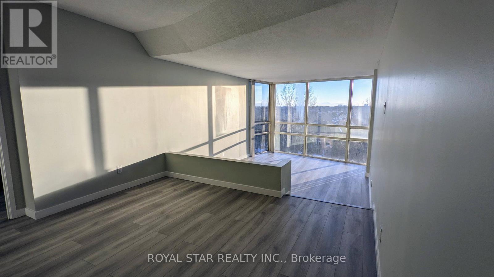 509 - 50 Eglinton Avenue W, Mississauga, Ontario  L5R 3P5 - Photo 2 - W12421821