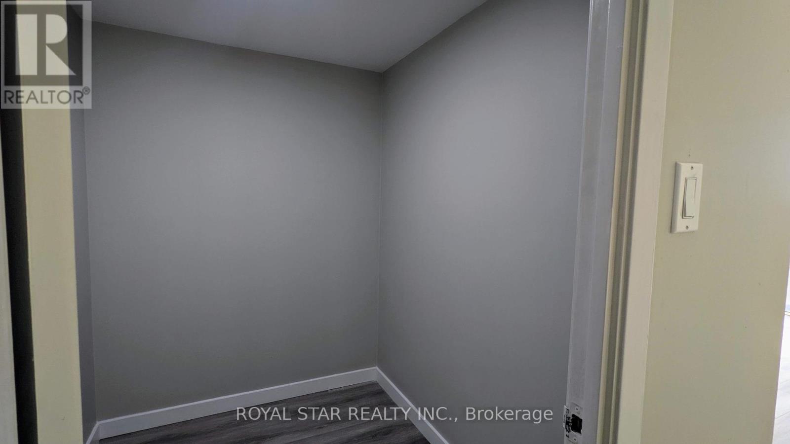 509 - 50 Eglinton Avenue W, Mississauga, Ontario  L5R 3P5 - Photo 6 - W12421821