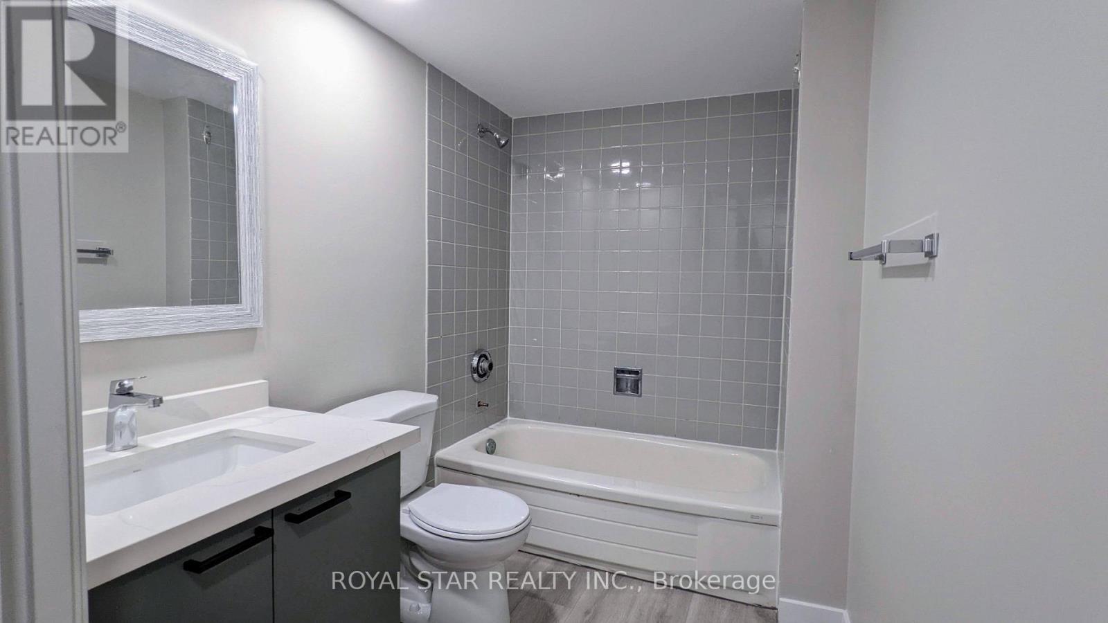 509 - 50 Eglinton Avenue W, Mississauga, Ontario  L5R 3P5 - Photo 9 - W12421821