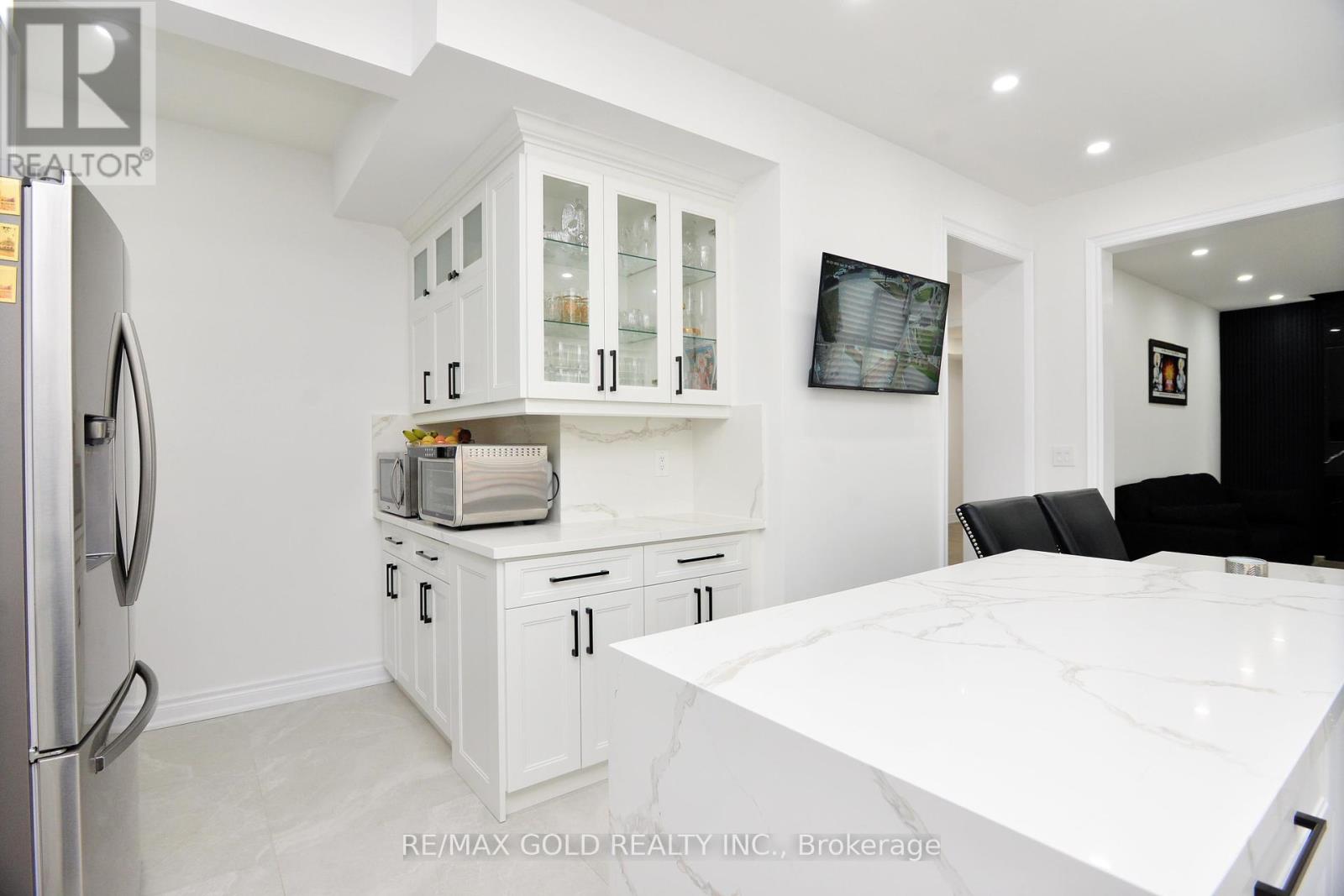 1 Blaketon Court, Brampton, Ontario  L6P 1G4 - Photo 19 - W12421856