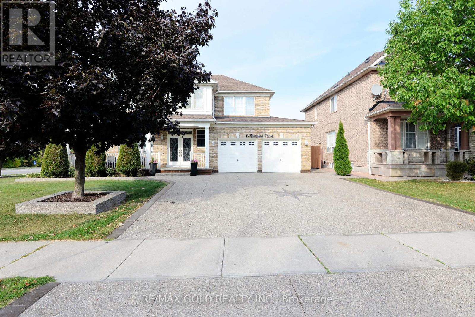 1 Blaketon Court, Brampton, Ontario  L6P 1G4 - Photo 2 - W12421856