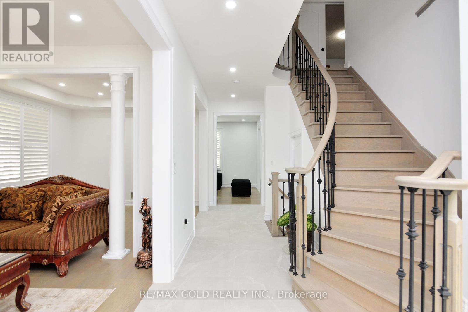 1 Blaketon Court, Brampton, Ontario  L6P 1G4 - Photo 6 - W12421856