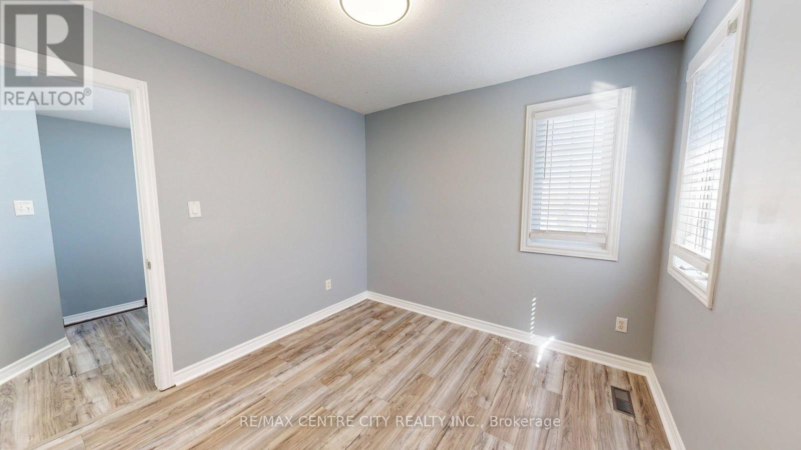 Upper - 3252 Meadowgate Boulevard, London South, Ontario  N6M 0B7 - Photo 11 - X12421937
