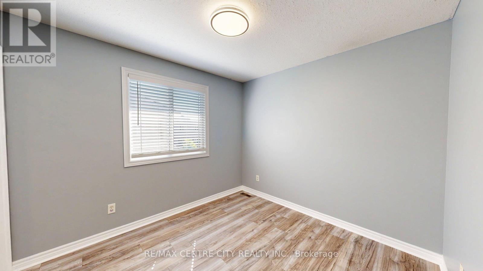 Upper - 3252 Meadowgate Boulevard, London South, Ontario  N6M 0B7 - Photo 12 - X12421937