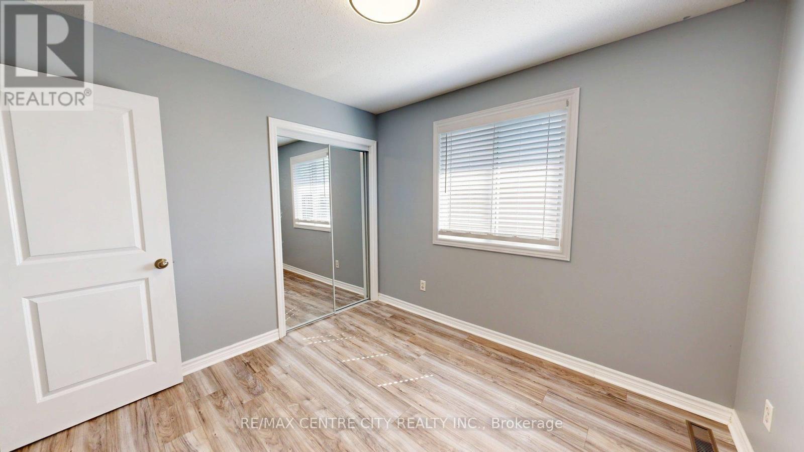Upper - 3252 Meadowgate Boulevard, London South, Ontario  N6M 0B7 - Photo 13 - X12421937