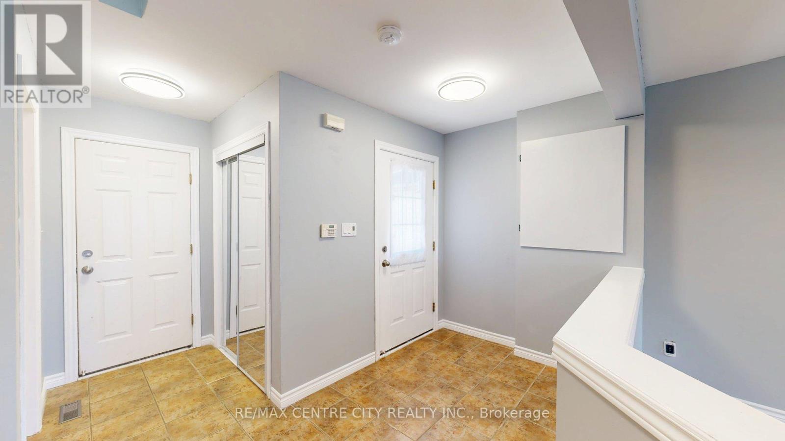 Upper - 3252 Meadowgate Boulevard, London South, Ontario  N6M 0B7 - Photo 17 - X12421937