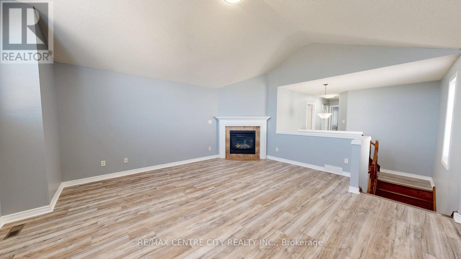 Upper - 3252 Meadowgate Boulevard, London South, Ontario  N6M 0B7 - Photo 19 - X12421937