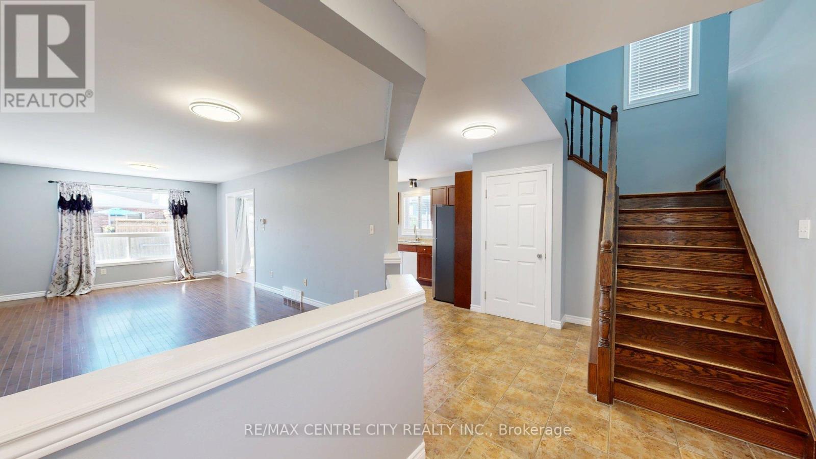 Upper - 3252 Meadowgate Boulevard, London South, Ontario  N6M 0B7 - Photo 3 - X12421937