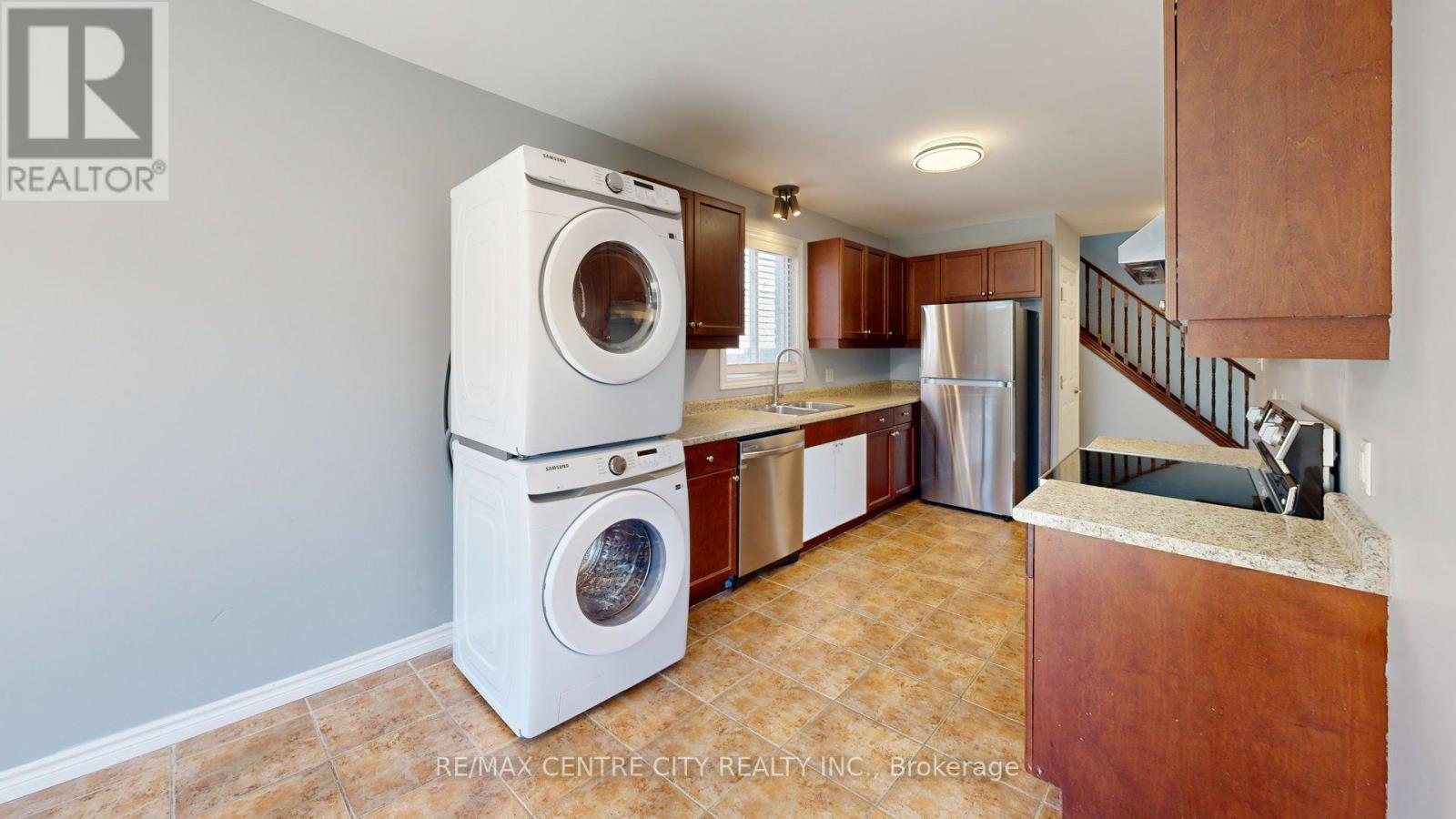 Upper - 3252 Meadowgate Boulevard, London South, Ontario  N6M 0B7 - Photo 6 - X12421937