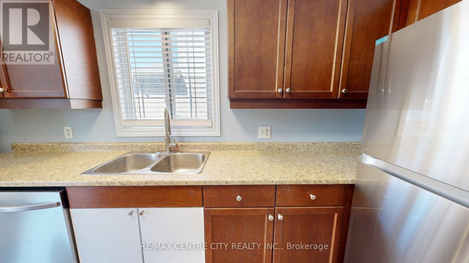 Upper - 3252 Meadowgate Boulevard, London South, Ontario  N6M 0B7 - Photo 7 - X12421937