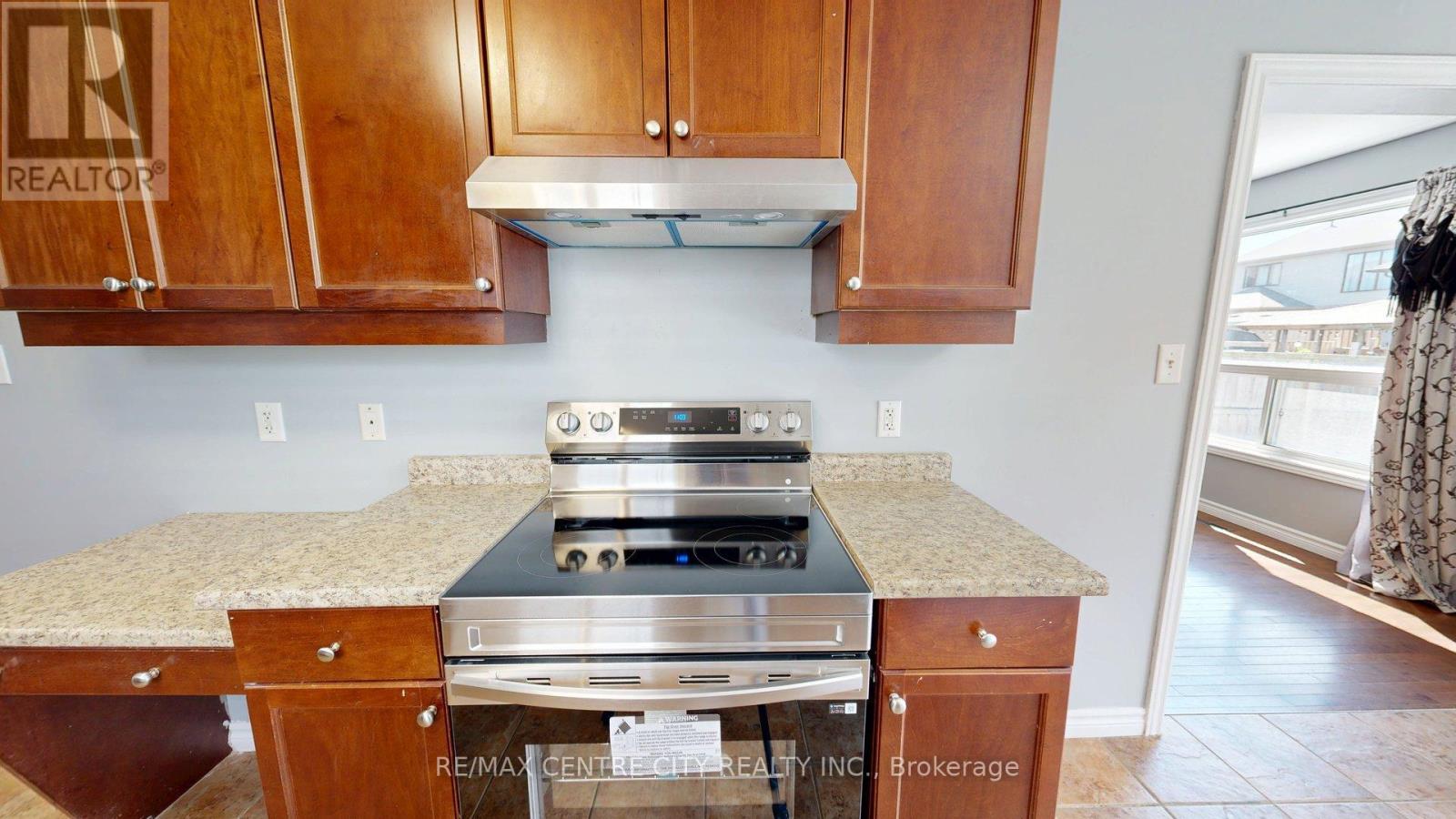 Upper - 3252 Meadowgate Boulevard, London South, Ontario  N6M 0B7 - Photo 8 - X12421937