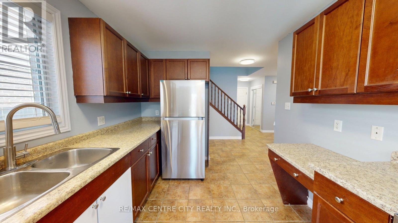Upper - 3252 Meadowgate Boulevard, London South, Ontario  N6M 0B7 - Photo 9 - X12421937