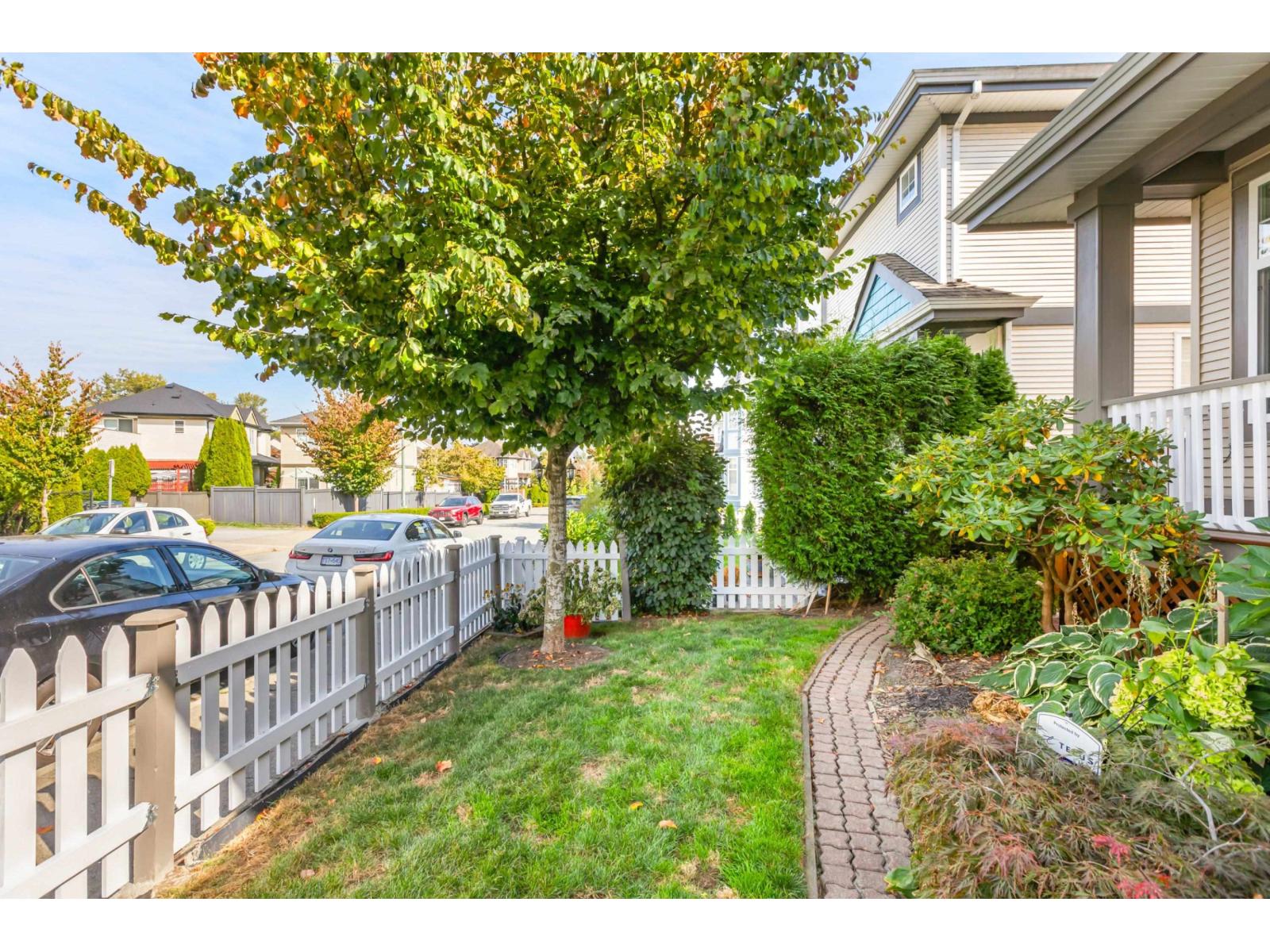 14876 56a Avenue, Surrey, British Columbia  V3S 8X1 - Photo 3 - R3051172