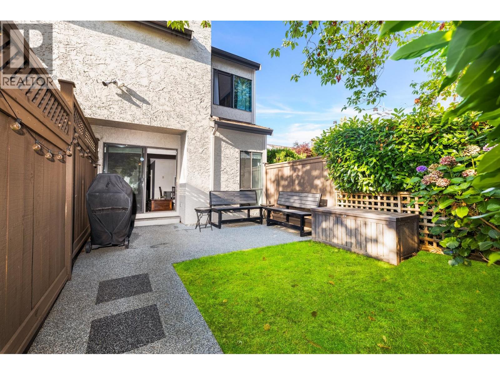 24 230 W 14TH STREET, North Vancouver, British Columbia
