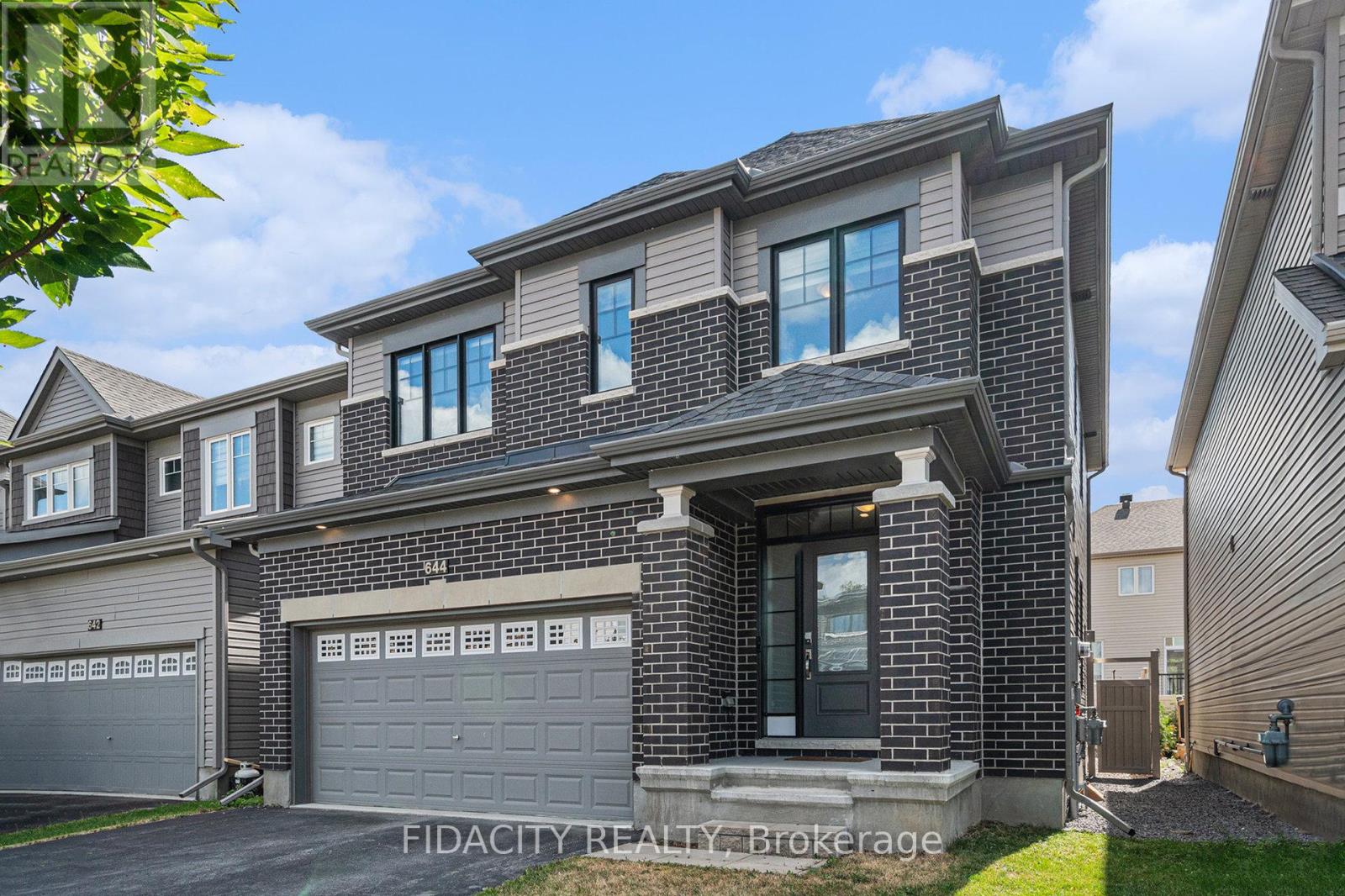 644 Eagle Crest Heights, Ottawa, Ontario  K2S 2E6 - Photo 2 - X12421872