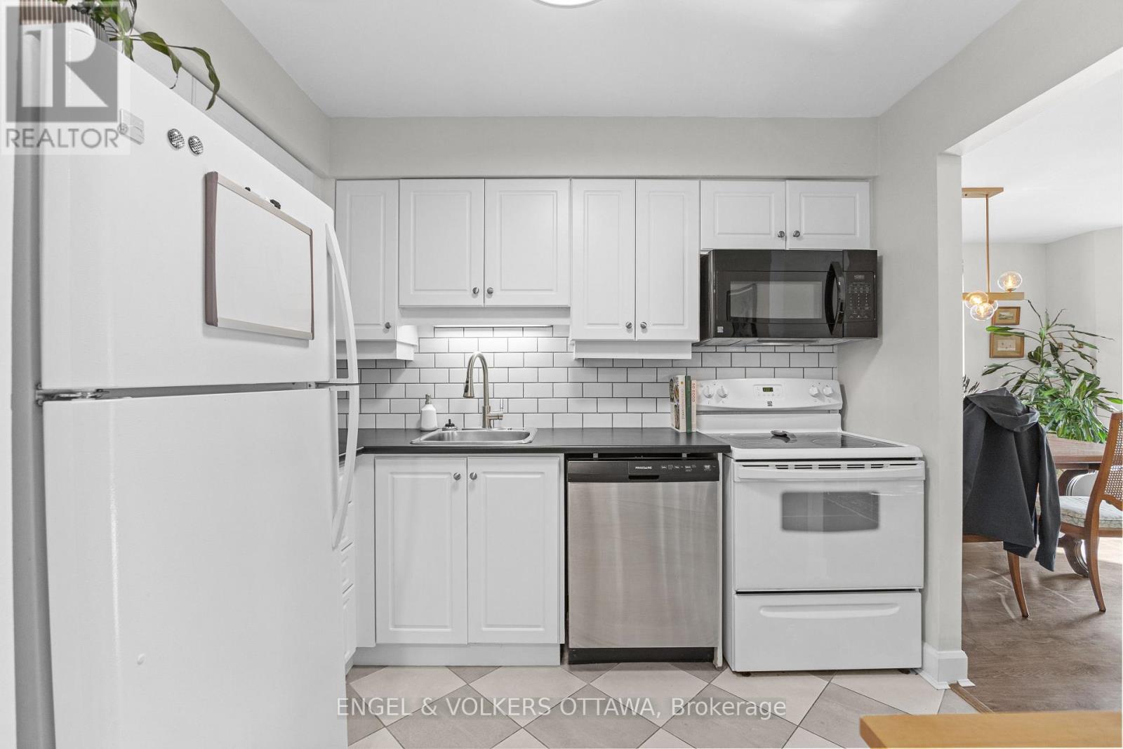 101 - 800 Mckellar Avenue, Ottawa, Ontario  K2A 2X5 - Photo 13 - X12421894
