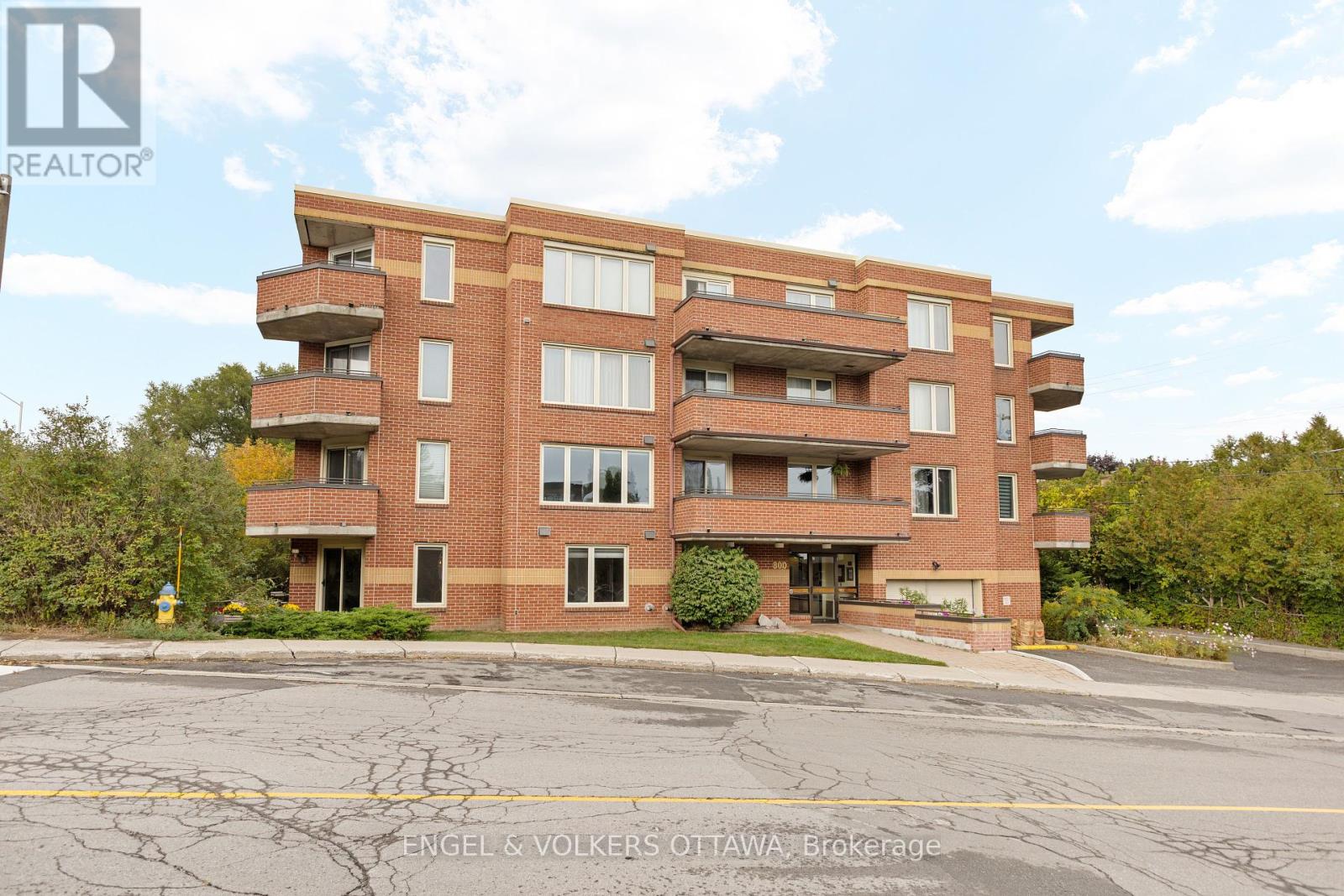 101 - 800 Mckellar Avenue, Ottawa, Ontario  K2A 2X5 - Photo 2 - X12421894