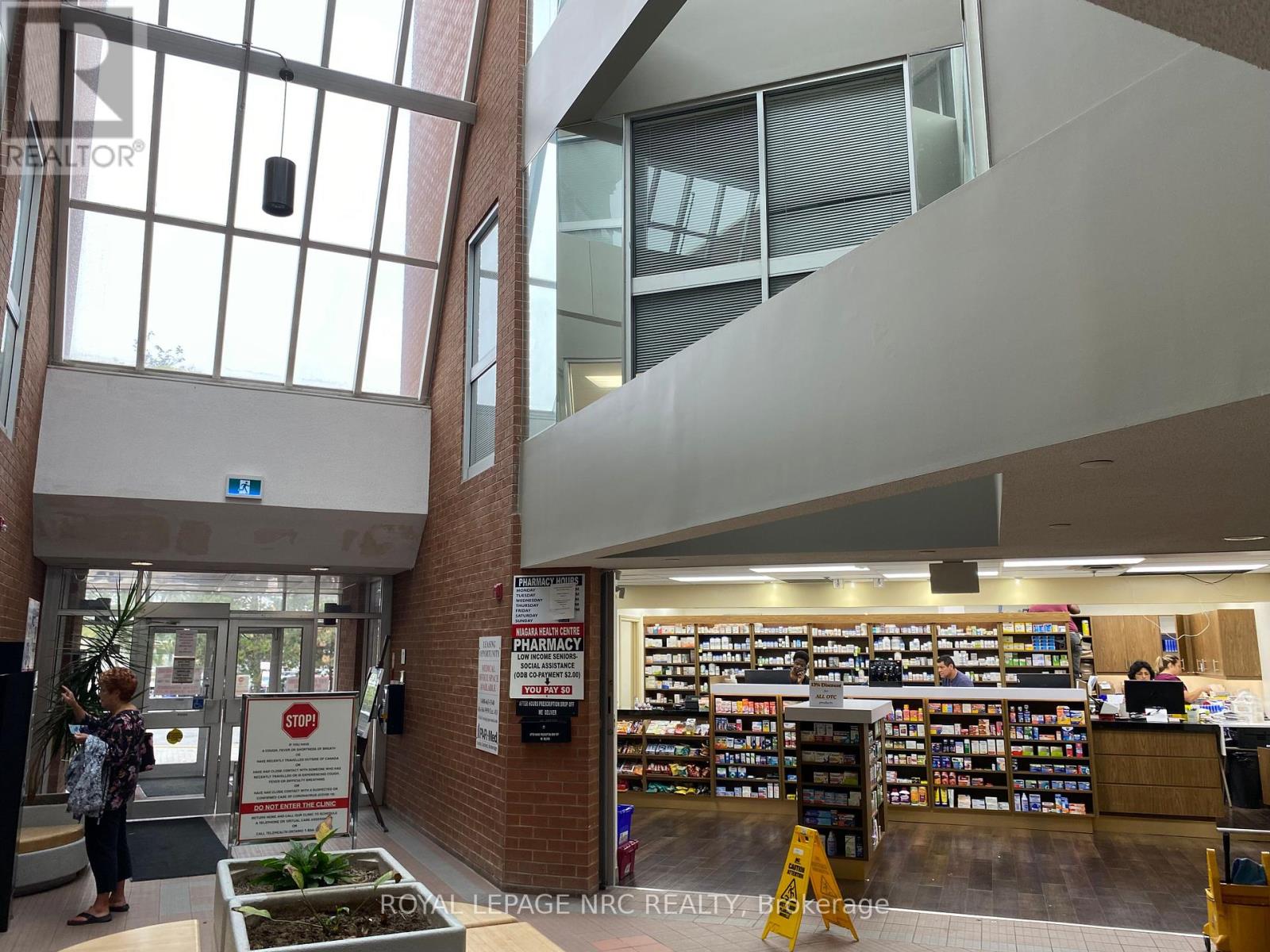 105 - 180 Vine Street S, St. Catharines, Ontario  L2R 7P3 - Photo 2 - X12421729