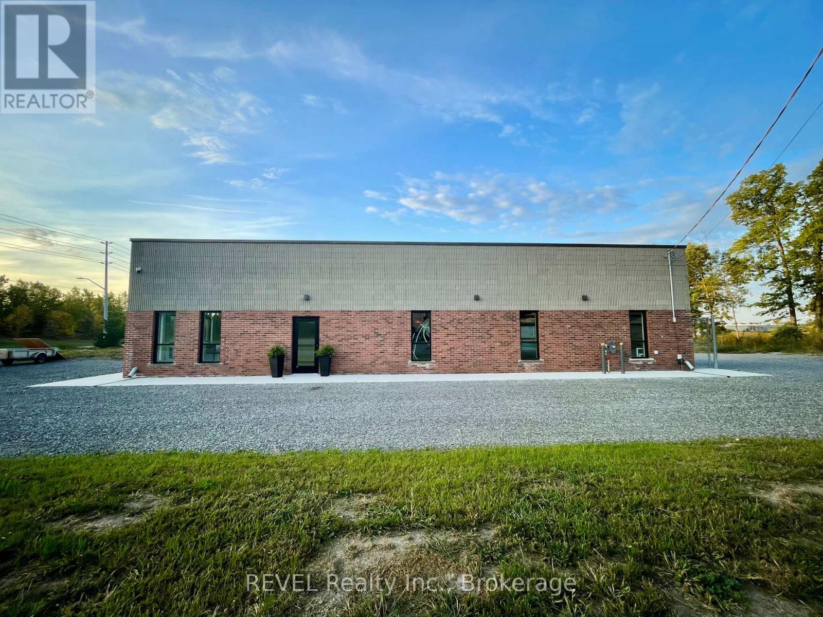 8455 Stanley Avenue, Niagara Falls, Ontario  L2G 0C9 - Photo 5 - X12421902