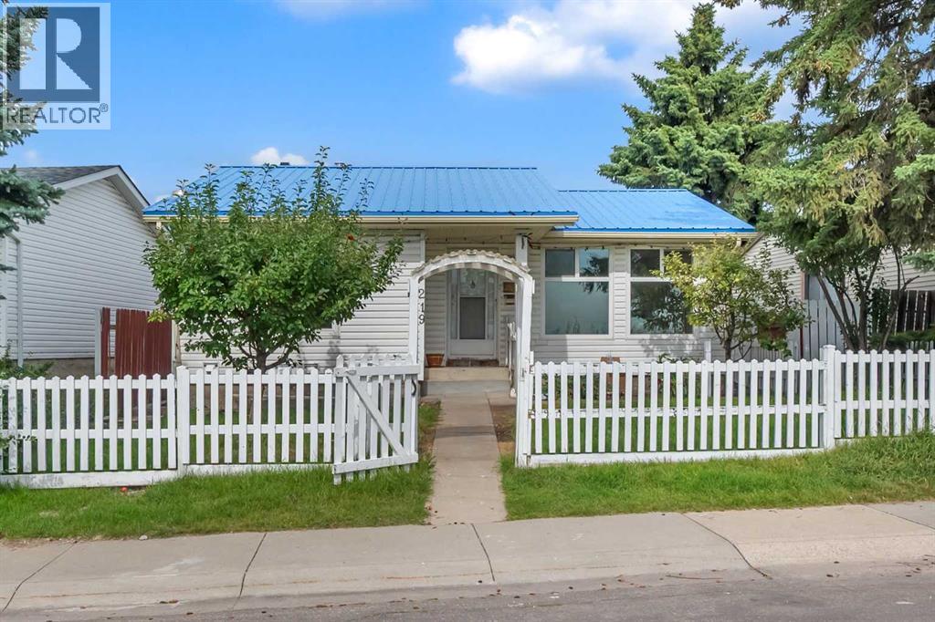 219 Falwood Way Ne, Calgary, Alberta  T3J 1A9 - Photo 3 - A2254932