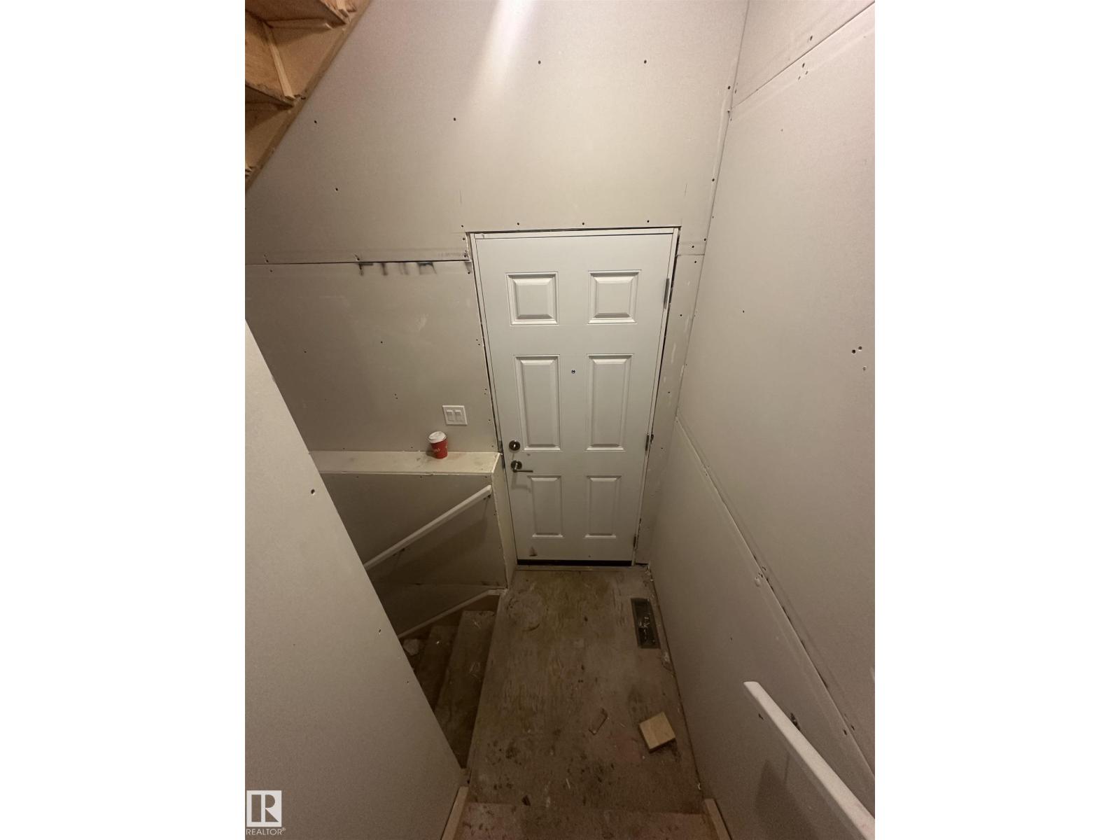 8925 Elves Lo Nw, Edmonton, Alberta  T6M 3G3 - Photo 11 - E4459076