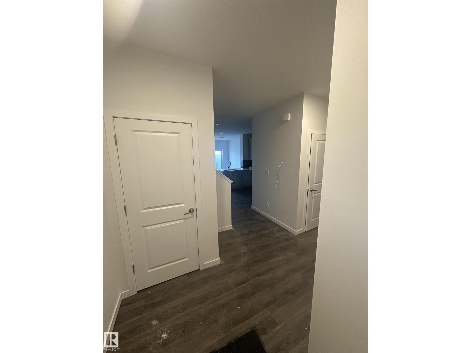 8925 Elves Lo Nw, Edmonton, Alberta  T6M 3G3 - Photo 3 - E4459076