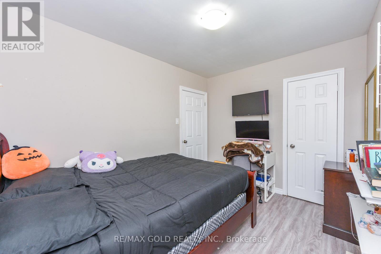 11 Dudley Place, Brampton, Ontario  L6T 3C2 - Photo 17 - W12397949