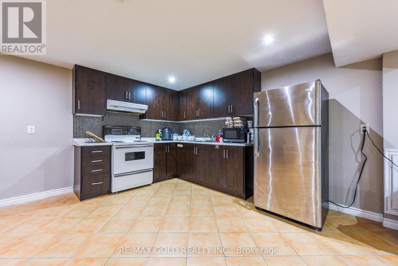 11 Dudley Place, Brampton, Ontario  L6T 3C2 - Photo 29 - W12397949