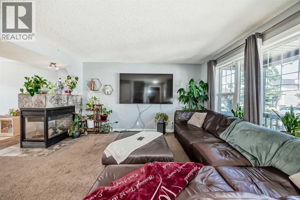 47 Bridlecrest Boulevard Sw, Calgary, Alberta  T2Y 4X9 - Photo 3 - A2236788