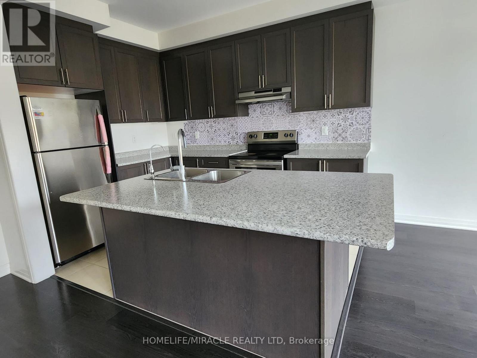 55 Donnan Drive, New Tecumseth, Ontario  L0G 1W0 - Photo 5 - N12387010
