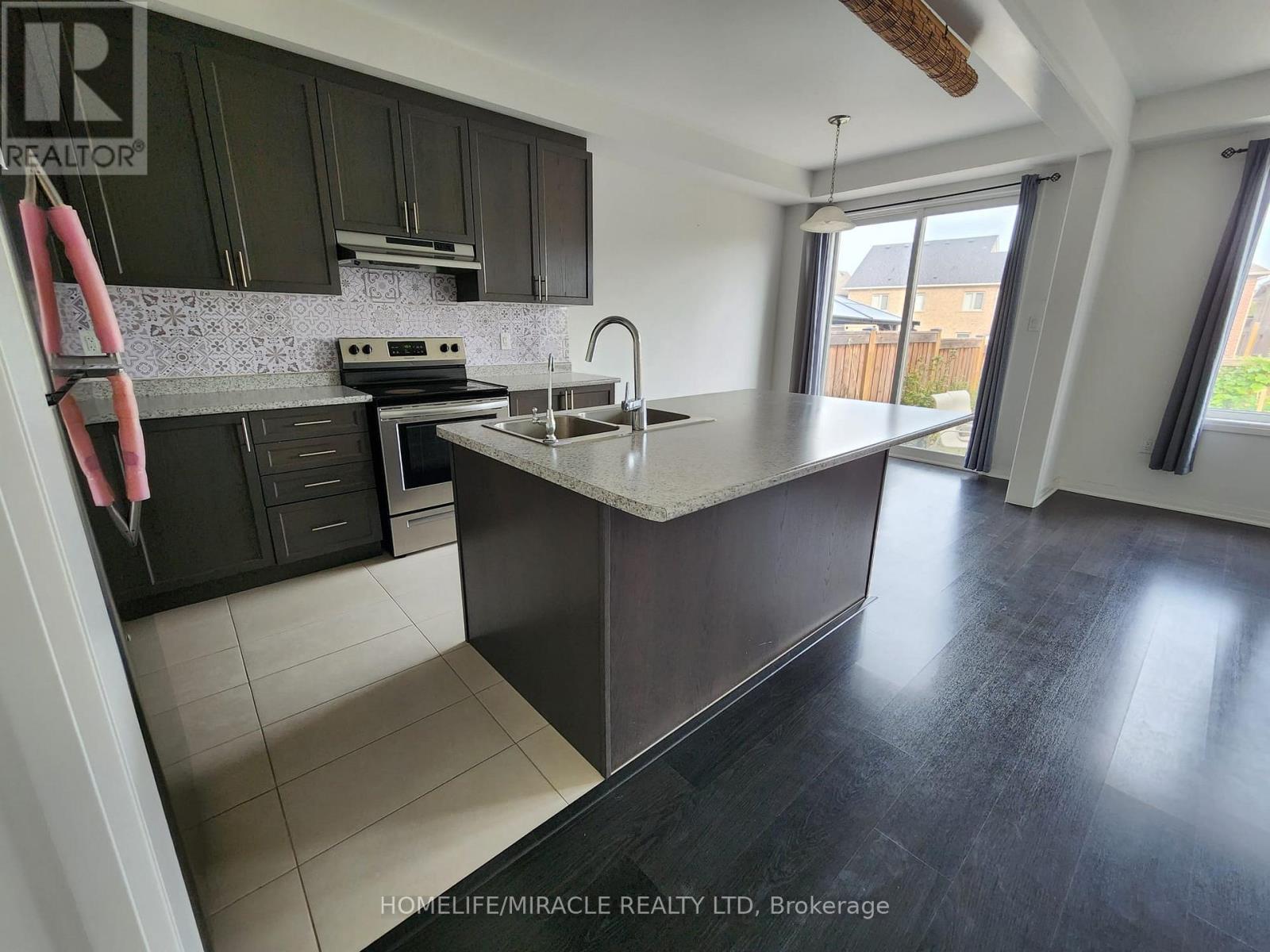 55 Donnan Drive, New Tecumseth, Ontario  L0G 1W0 - Photo 10 - N12387010