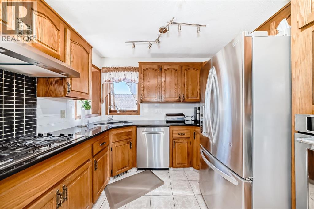 142 Edgeview Road Nw, Calgary, Alberta  T3A 4V1 - Photo 8 - A2259252