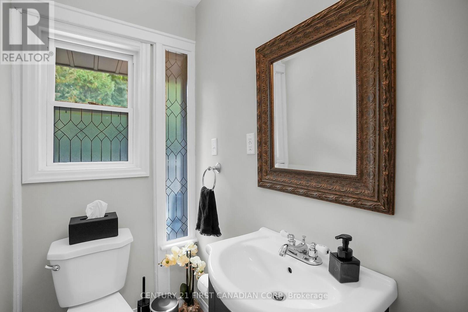 214 Langley Street, London South, Ontario  N6C 4G6 - Photo 20 - X12421990