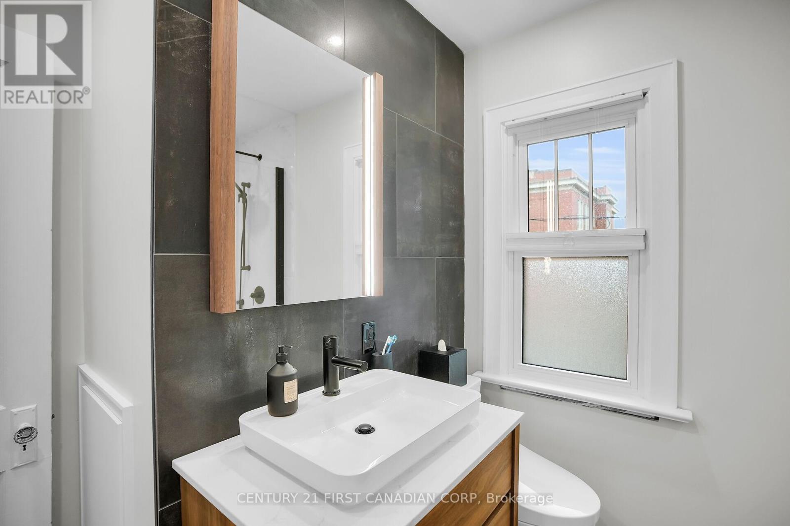 214 Langley Street, London South, Ontario  N6C 4G6 - Photo 28 - X12421990