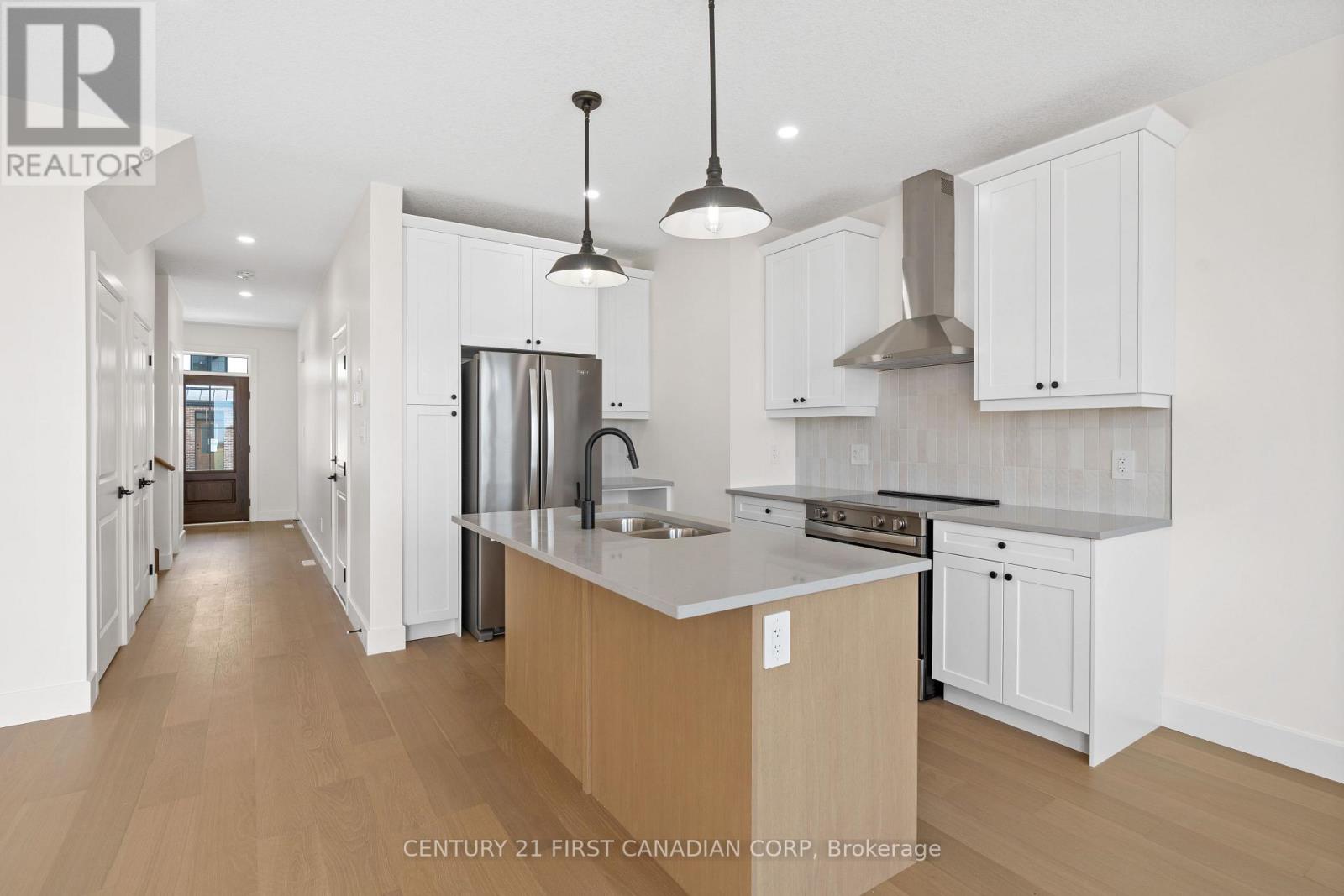 147-45 Scotts Drive, Lucan Biddulph, Ontario  N0M 2J0 - Photo 14 - X12421994