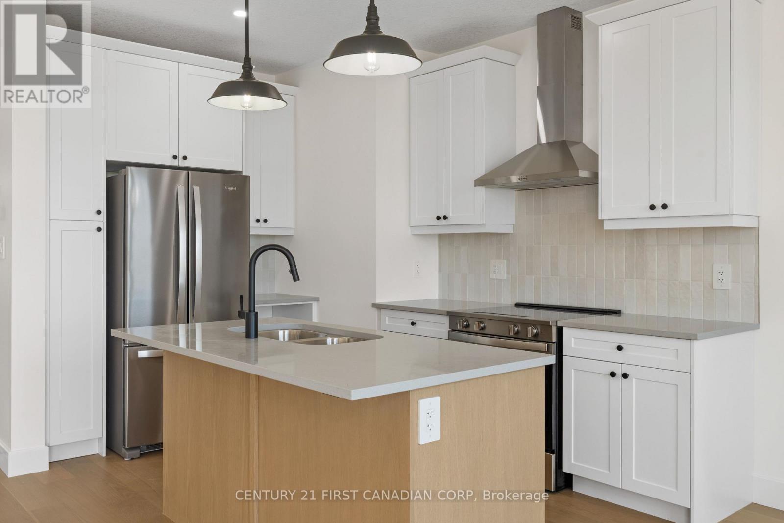 147-45 Scotts Drive, Lucan Biddulph, Ontario  N0M 2J0 - Photo 15 - X12421994