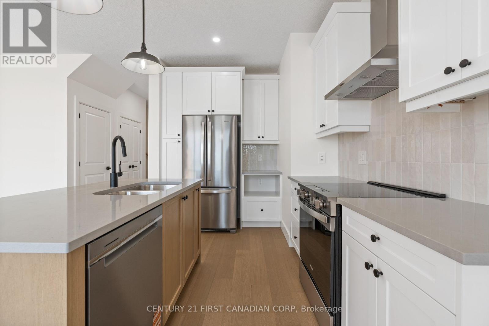 147-45 Scotts Drive, Lucan Biddulph, Ontario  N0M 2J0 - Photo 16 - X12421994