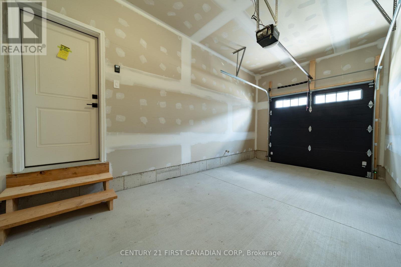 147-45 Scotts Drive, Lucan Biddulph, Ontario  N0M 2J0 - Photo 34 - X12421994