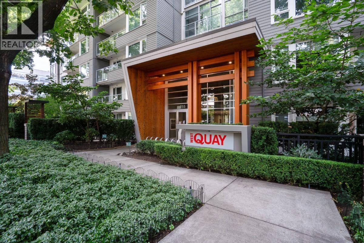 305 255 W 1ST STREET, North Vancouver, British Columbia