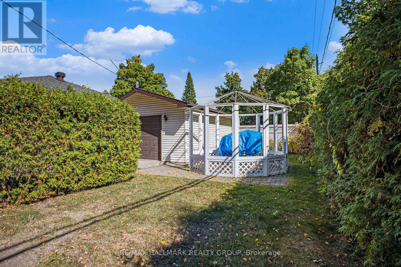 2023 Vincent Street, Ottawa, Ontario  K1G 2M8 - Photo 17 - X12421966