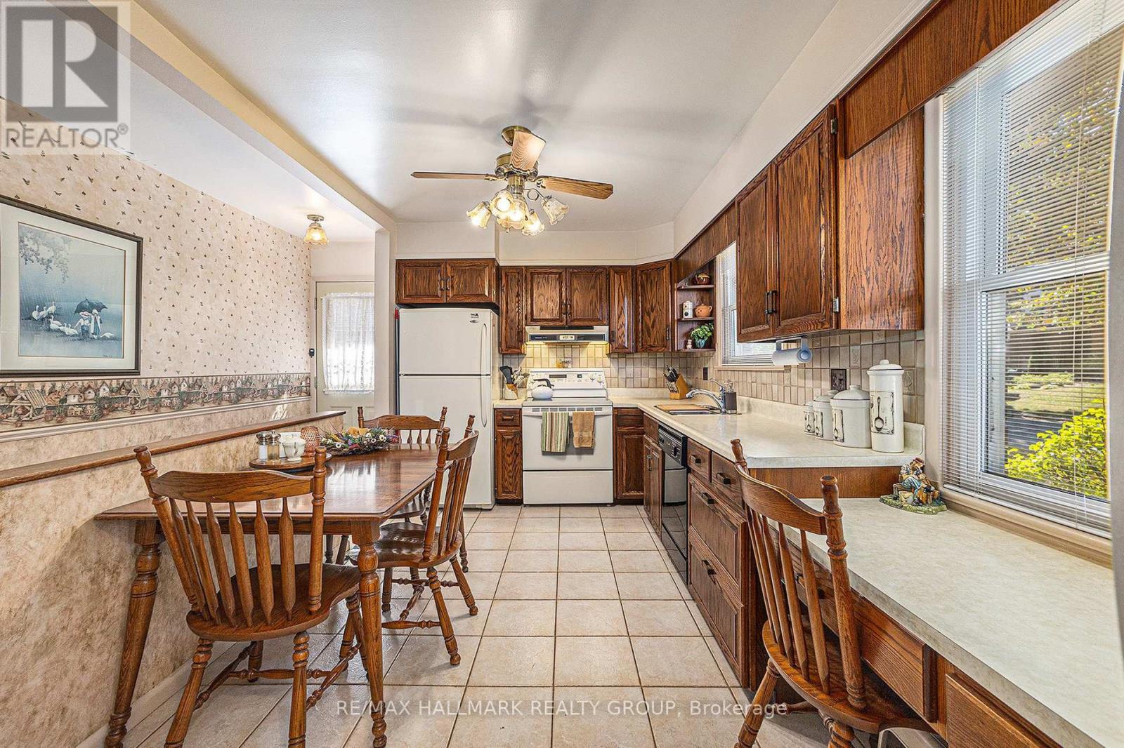 2023 Vincent Street, Ottawa, Ontario  K1G 2M8 - Photo 5 - X12421966