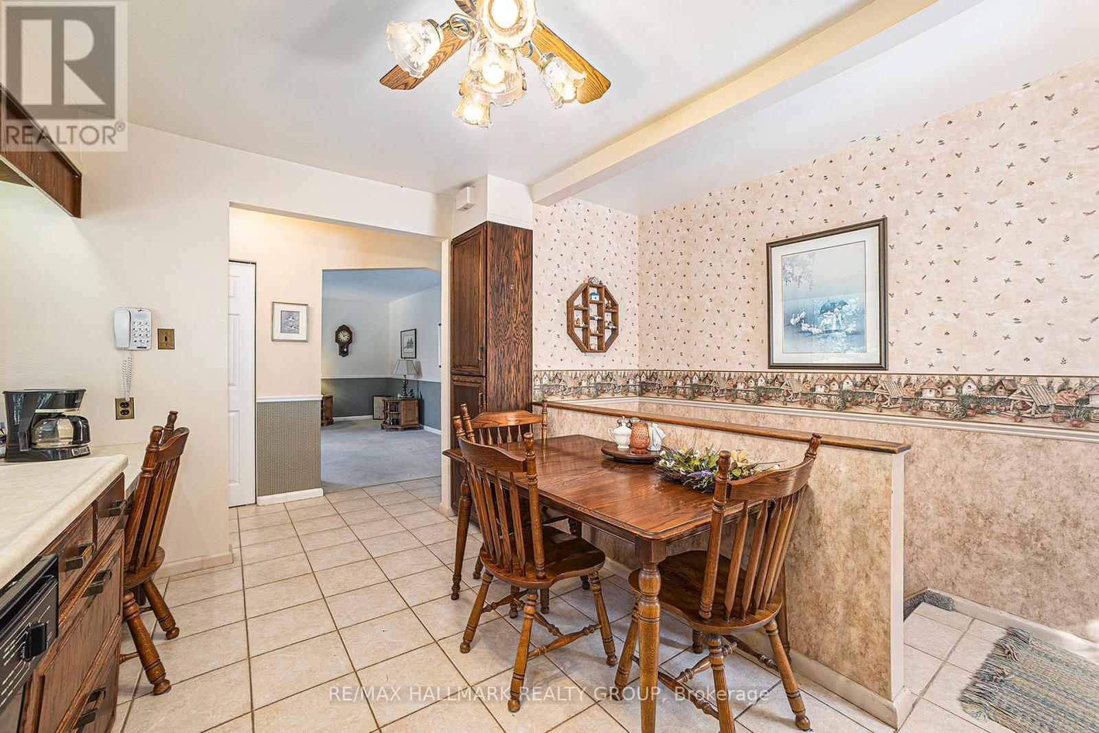 2023 Vincent Street, Ottawa, Ontario  K1G 2M8 - Photo 6 - X12421966