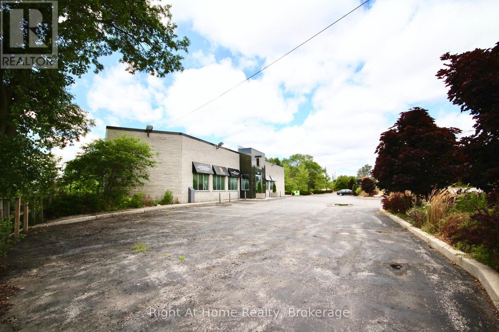 4169 King Street E, Kitchener, Ontario  N2P 2E8 - Photo 3 - X12422036