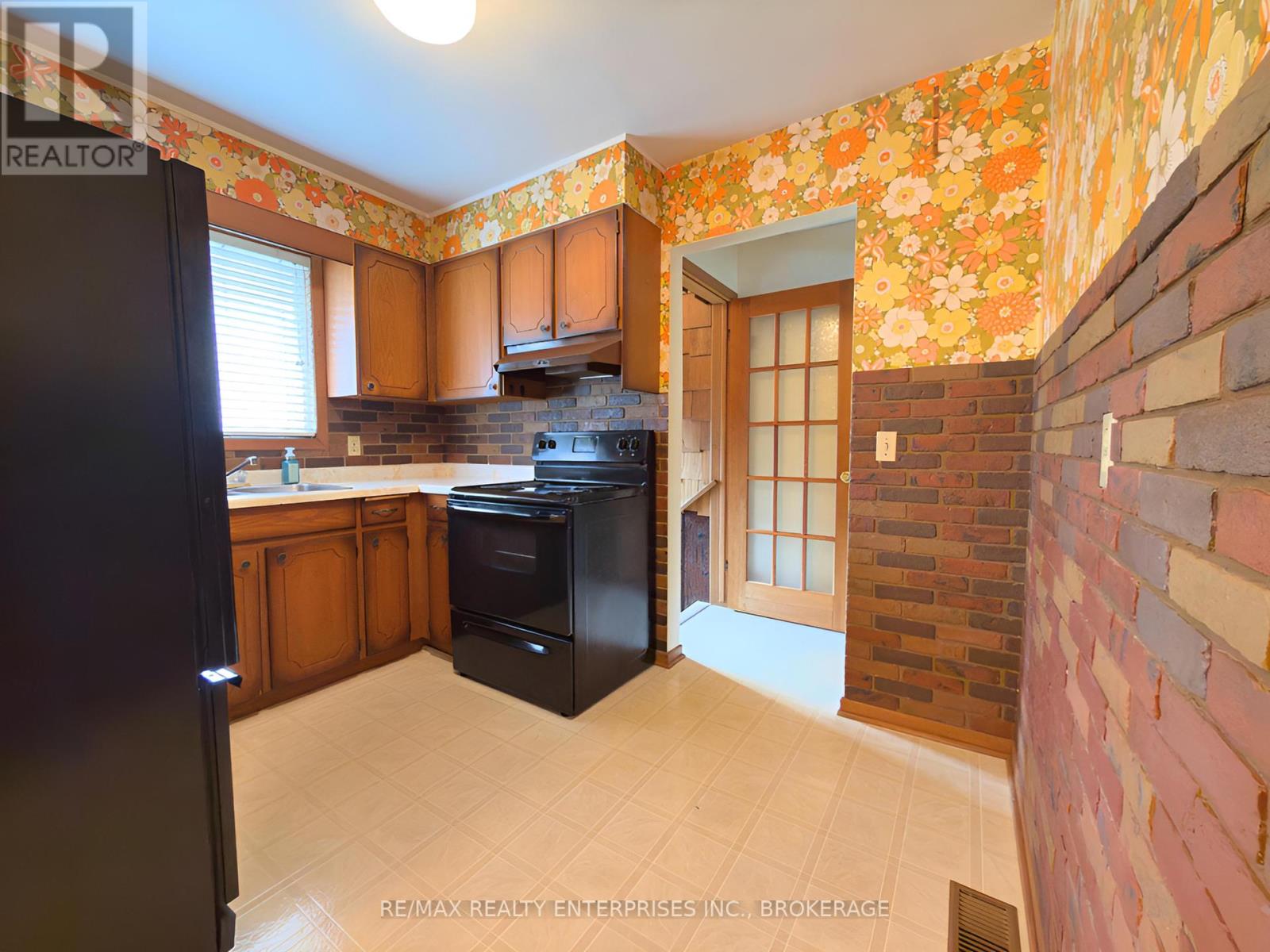 987 Steele Street, Port Colborne (Main Street), Ontario  L3K 5A1 - Photo 14 - X12422043
