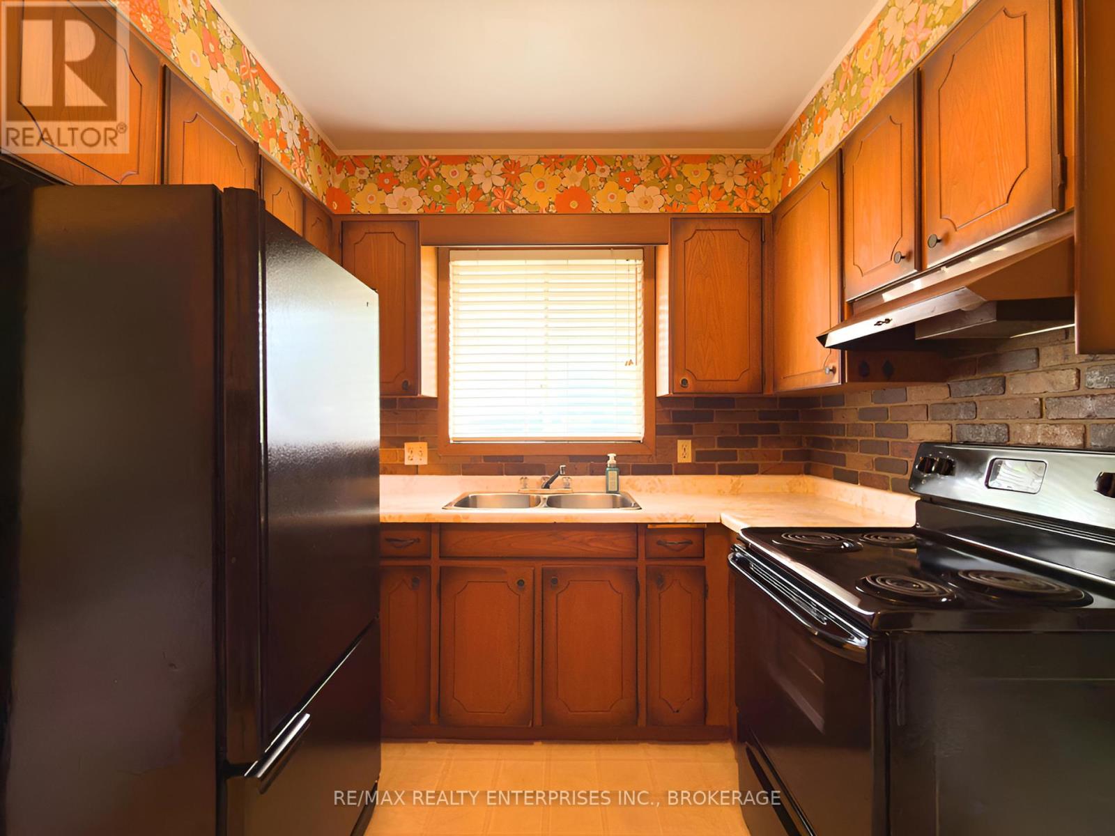987 Steele Street, Port Colborne (Main Street), Ontario  L3K 5A1 - Photo 15 - X12422043