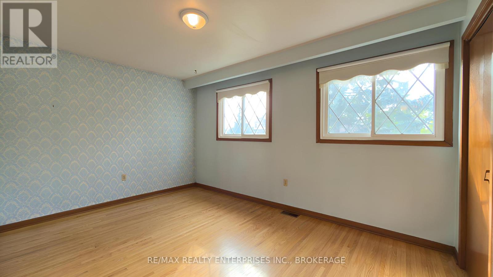 987 Steele Street, Port Colborne (Main Street), Ontario  L3K 5A1 - Photo 16 - X12422043