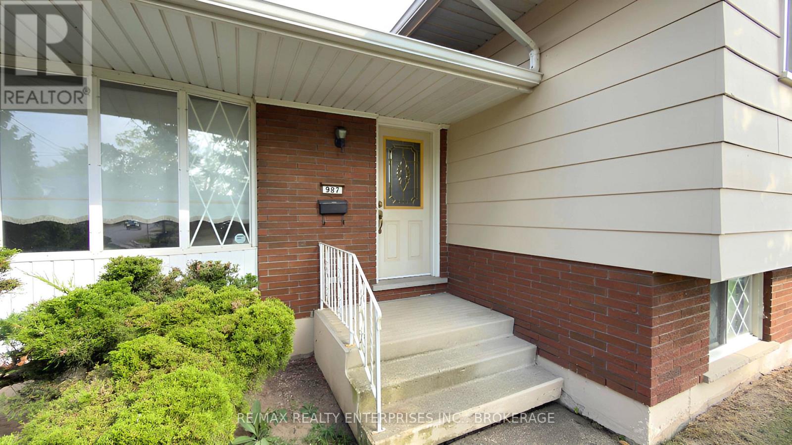 987 Steele Street, Port Colborne (Main Street), Ontario  L3K 5A1 - Photo 5 - X12422043