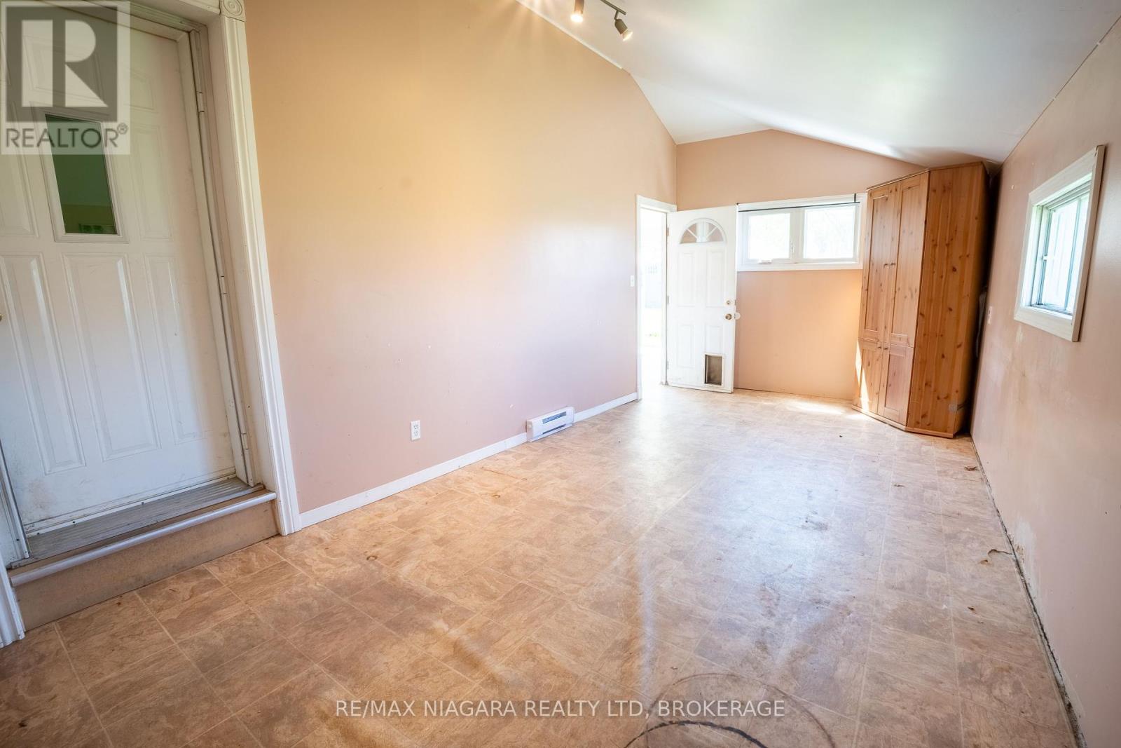 5 St Peter Street, St. Catharines, Ontario  L2T 1N7 - Photo 18 - X12422049