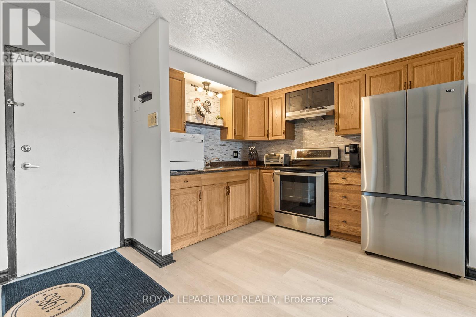 215 - 41 Rykert Street, St. Catharines, Ontario  L2S 3A4 - Photo 4 - X12422066