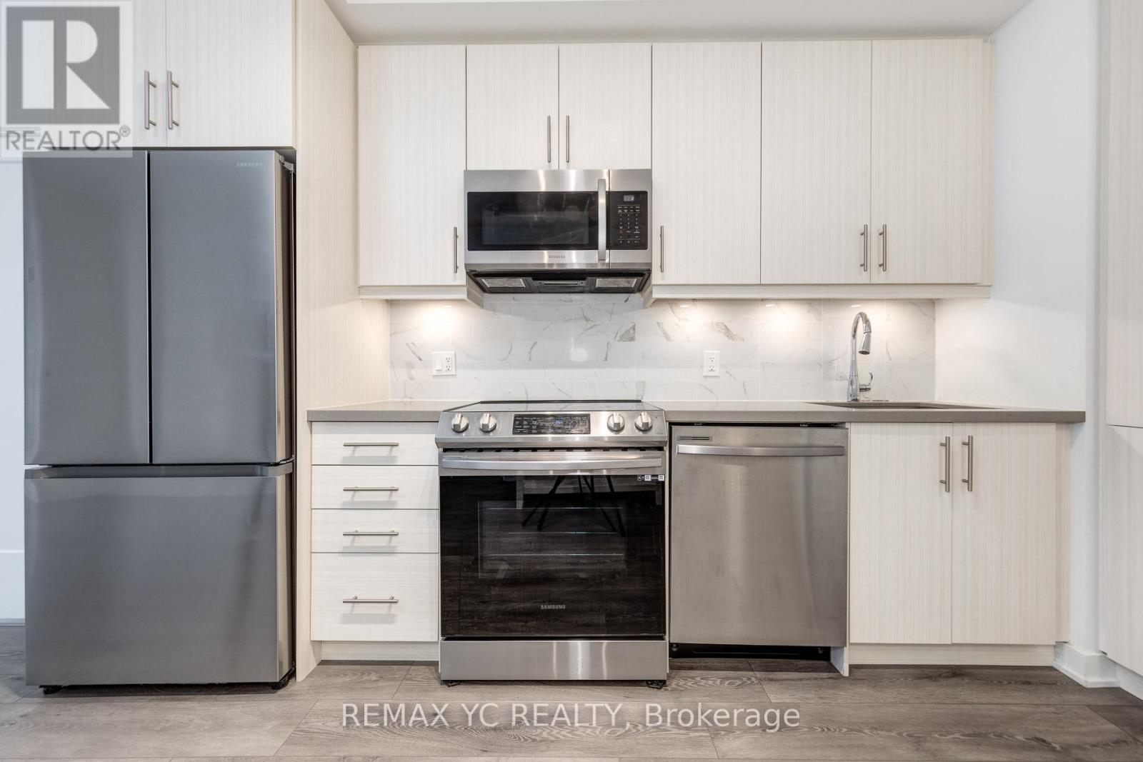 305 - 95 Oneida Crescent, Richmond Hill, Ontario  L4B 0H5 - Photo 6 - N12421871